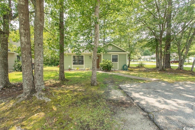 6610 Mallard View Pt, Myrtle Beach, SC 29588 - view of front of house with a front lawn