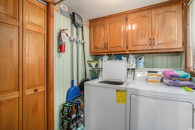 705 11th Ave S, North Myrtle Beach, SC 29582 - laundry room featuring independent washer and dryer, cabinet space, and a textured ceiling