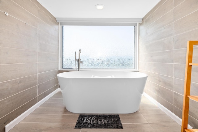 9820 Queensway Blvd Unit 502, Myrtle Beach, SC 29572 - full bathroom featuring a freestanding bath