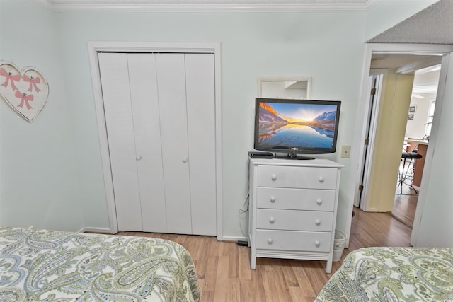 4350 Intercoastal Dr Unit 1101, Little River, SC 29566 - bedroom featuring light wood-style flooring, a closet, and crown molding