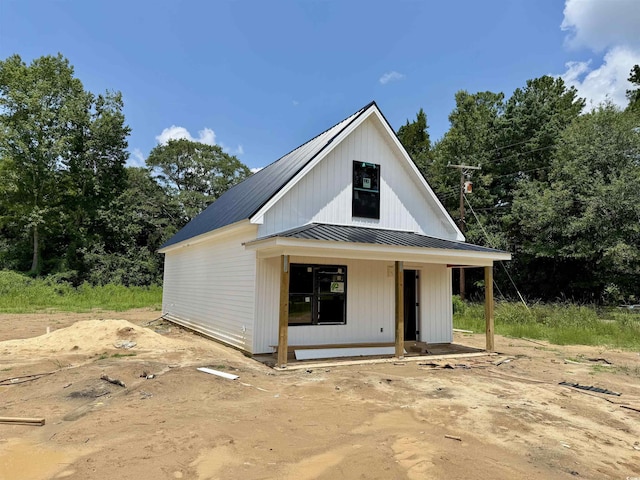 402 S Magnolia Ave, Andrews, SC 29510 - modern farmhouse featuring a metal roof