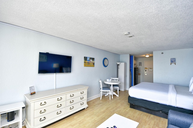 1207 S Ocean Blvd Unit 51012, Myrtle Beach, SC 29577 - bedroom featuring light wood-style flooring and a textured ceiling