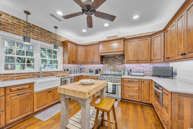 1259 Oatland Lake Rd, Pawleys Island, SC 29585 - kitchen featuring stainless steel appliances, a sink, light countertops, ceiling fan, and wood-type flooring