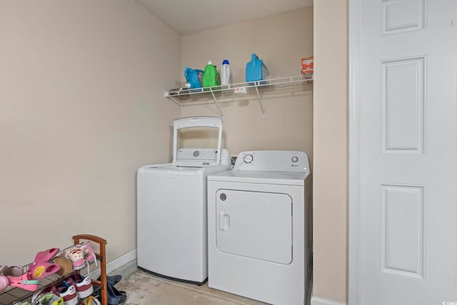 282 Foxpath Loop, Myrtle Beach, SC 29588 - laundry room with washer and clothes dryer and baseboards