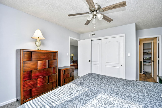 3308 S Ocean Blvd Unit 2B, North Myrtle Beach, SC 29582 - bedroom featuring a closet, a textured ceiling, and a ceiling fan