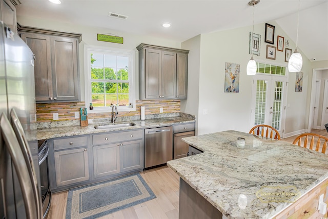 1013 Happy Ln, Galivants Ferry, SC 29544 - kitchen featuring stainless steel appliances, a sink, a center island, decorative backsplash, and vaulted ceiling