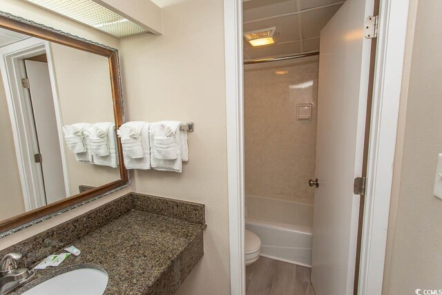 1105 S Ocean Blvd Unit 932, Myrtle Beach, SC 29577 - bathroom with vanity, toilet, wood finished floors, and shower / bath combination