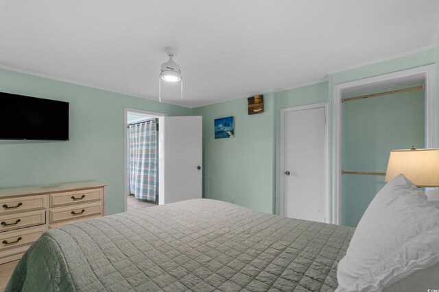5409 N Ocean Blvd Unit 100, North Myrtle Beach, SC 29582 - bedroom featuring ceiling fan and a closet