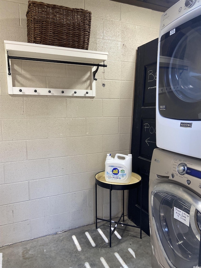 10200 Lake Shore Dr Unit 4, Myrtle Beach, SC 29572 - laundry area with stacked washer and clothes dryer and concrete block wall