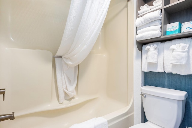 2401 S Ocean Blvd Unit 557, Myrtle Beach, SC 29577 - bathroom featuring toilet and shower / tub combo with curtain