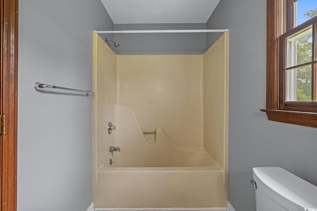 124 Wicklow Way, Pawleys Island, SC 29585 - full bath featuring toilet, shower / washtub combination, and baseboards