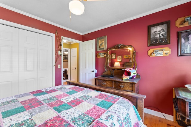 308 Old Stage Rd, Mullins, SC 29574 - bedroom featuring baseboards, wood finished floors, crown molding, and a closet
