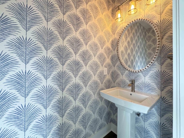135B Sunset Dr, Murrells Inlet, SC 29576 - bathroom with wallpapered walls