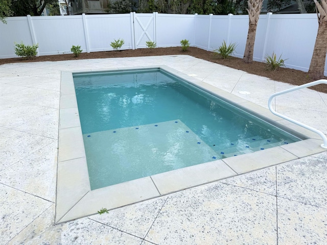 135B Sunset Dr, Murrells Inlet, SC 29576 - view of swimming pool featuring a fenced backyard and a patio area