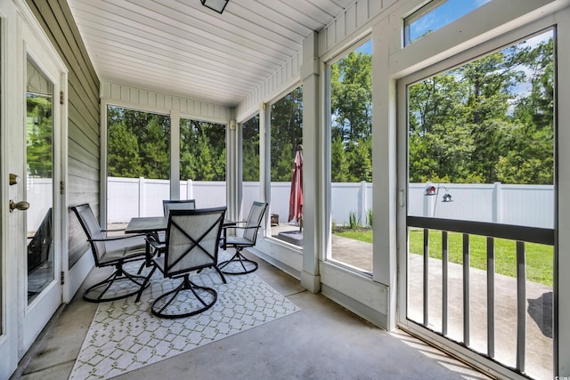 321 Sanctuary Ct, Myrtle Beach, SC 29588 - sunroom featuring outdoor dining space