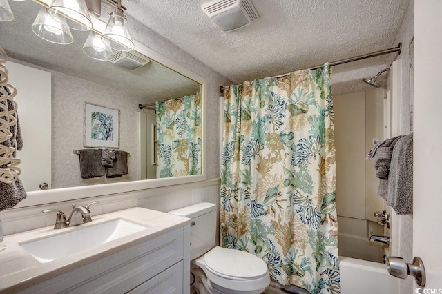9400 Shore Dr Unit 617, Myrtle Beach, SC 29572 - full bath featuring a textured ceiling, vanity, and shower / bath combo with shower curtain