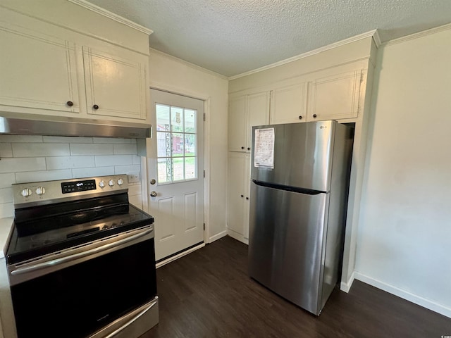 109 S Maple Ave, Andrews, SC 29510 - kitchen with appliances with stainless steel finishes, under cabinet range hood, dark wood-type flooring, decorative backsplash, and a textured ceiling