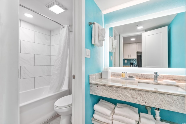 7200 N Ocean Blvd Unit 257, Myrtle Beach, SC 29572 - bathroom with shower / bath combination with curtain, vanity, and recessed lighting