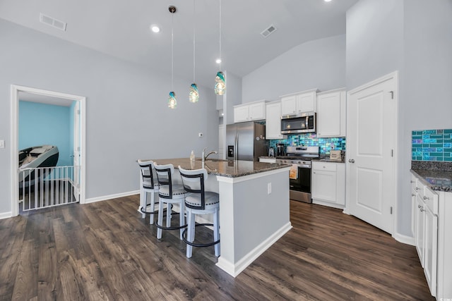 1520 Jardine Loop, Little River, SC 29566 - kitchen with appliances with stainless steel finishes, tasteful backsplash, a center island with sink, a kitchen bar, and white cabinets