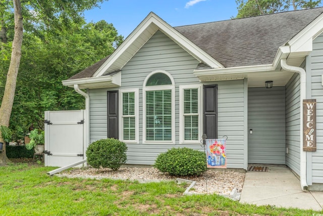 1331 Bermuda Ct, Surfside Beach, SC 29575 - view of front facade with roof with shingles