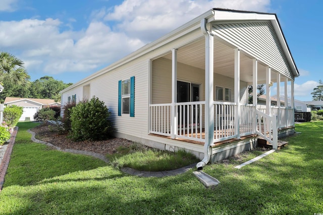 628 Lake Estates Ct, Conway, SC 29526 - view of side of home featuring a porch and a lawn