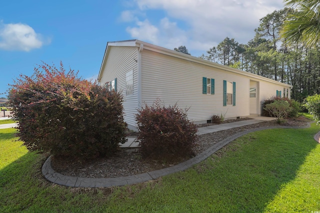 628 Lake Estates Ct, Conway, SC 29526 - view of side of property featuring a lawn and crawl space