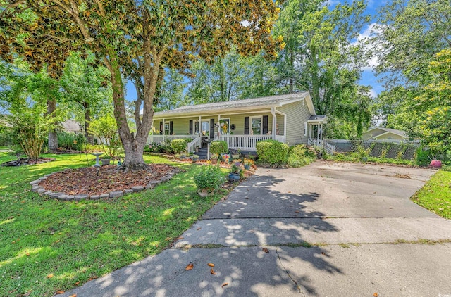 201 Surrey Ln, Myrtle Beach, SC 29579 - ranch-style house featuring covered porch, a front yard, and driveway