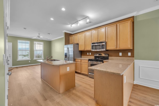 945 Rosencrans Ln Unit B, Myrtle Beach, SC 29577 - kitchen with appliances with stainless steel finishes, crown molding, light wood finished floors, a ceiling fan, and an island with sink