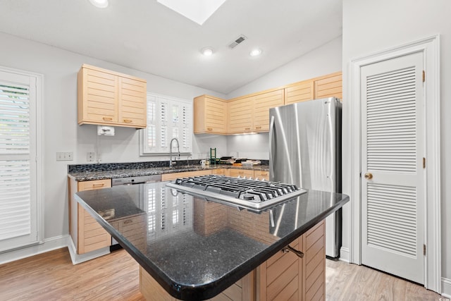 149 Old Cedar Loop, Pawleys Island, SC 29585 - kitchen with stainless steel appliances, light brown cabinetry, light wood-style floors, a kitchen island, and vaulted ceiling