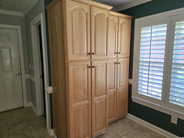 6542 Wellington Dr, Murrells Inlet, SC 29576 - detailed view of crown molding and baseboards
