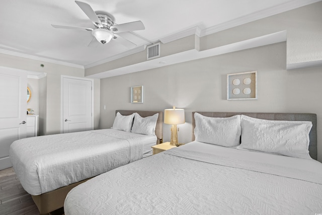 4800 S Ocean Blvd Unit 1524, North Myrtle Beach, SC 29582 - bedroom with crown molding, a ceiling fan, and wood finished floors
