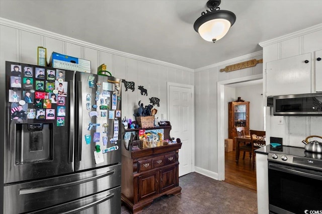 1008 N Withlacoochee Ave, Marion, SC 29571 - kitchen with appliances with stainless steel finishes, crown molding, and white cabinetry
