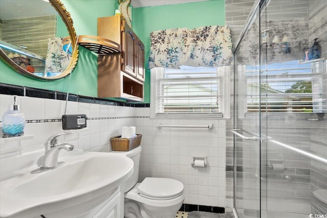 1008 N Withlacoochee Ave, Marion, SC 29571 - full bath with a shower stall, tile walls, and vanity