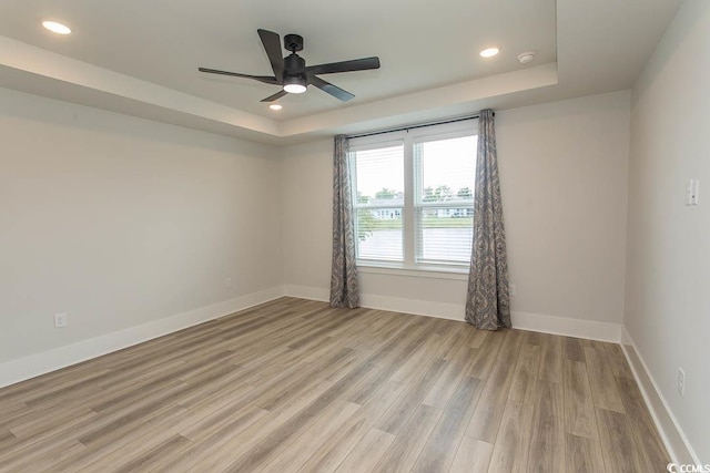 1514 Saw Palmetto St, North Myrtle Beach, SC 29582 - spare room featuring a raised ceiling, light wood-type flooring, recessed lighting, a ceiling fan, and a smoke detector