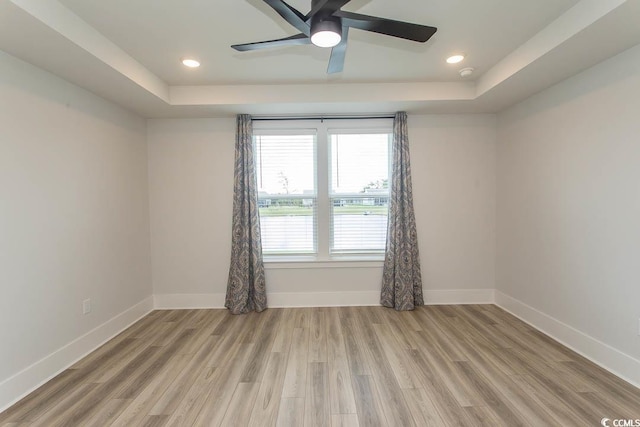 1514 Saw Palmetto St, North Myrtle Beach, SC 29582 - spare room featuring a raised ceiling, light wood-style floors, a ceiling fan, recessed lighting, and a smoke detector