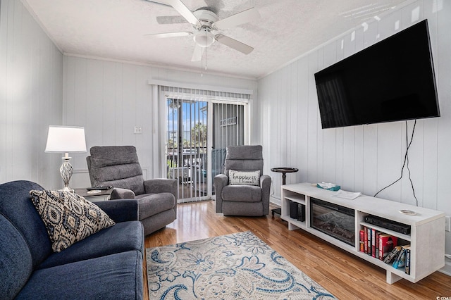 9501 Shore Dr Unit 135, Myrtle Beach, SC 29572 - living area with crown molding, ceiling fan, wood finished floors, and a textured ceiling