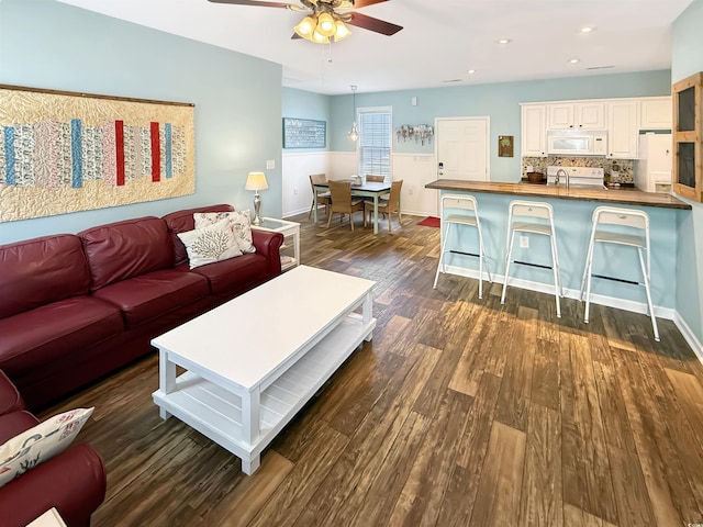 147 Weatherboard Ct, Pawleys Island, SC 29585 - living area featuring ceiling fan, dark wood-style floors, and recessed lighting