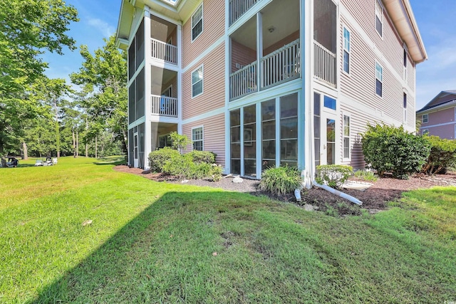 605 Waterway Village Blvd Unit 31A, Myrtle Beach, SC 29579 - back of property with a yard