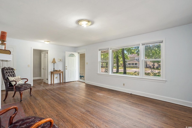 602 3rd Ave N, Myrtle Beach, SC 29577 - sitting room featuring wood finished floors and baseboards