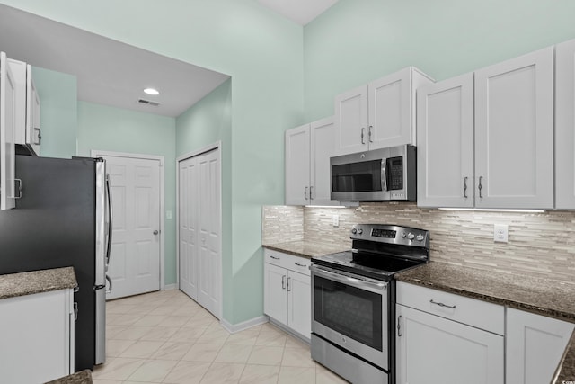 156 Parmelee Dr Unit D, Murrells Inlet, SC 29576 - kitchen featuring stainless steel appliances, white cabinets, and tasteful backsplash