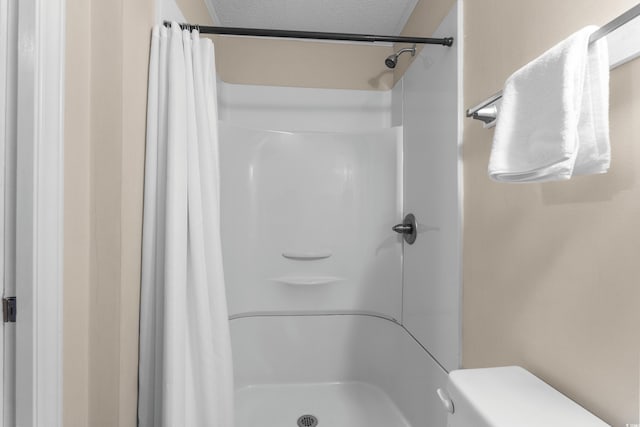 6301 N Ocean Blvd Unit 2B, North Myrtle Beach, SC 29582 - bathroom with curtained shower and a textured ceiling