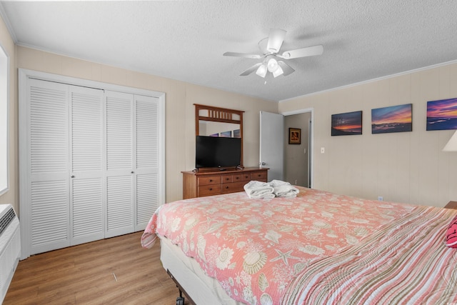 6301 N Ocean Blvd Unit 2B, North Myrtle Beach, SC 29582 - bedroom with light wood finished floors, a closet, a textured ceiling, and ceiling fan