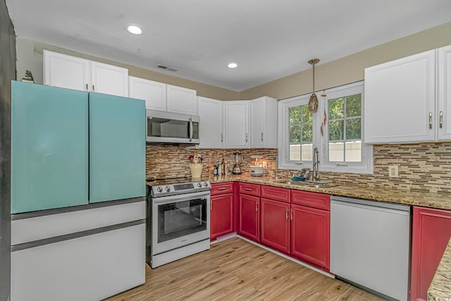 189 Aspen Loop, Pawleys Island, SC 29585 - kitchen with appliances with stainless steel finishes, backsplash, light wood-style flooring, white cabinetry, and recessed lighting