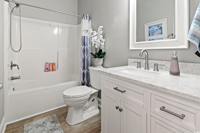 1428 Lanterns Rest Rd Unit 1428, Myrtle Beach, SC 29579 - full bath featuring shower / tub combo, vanity, and wood finished floors