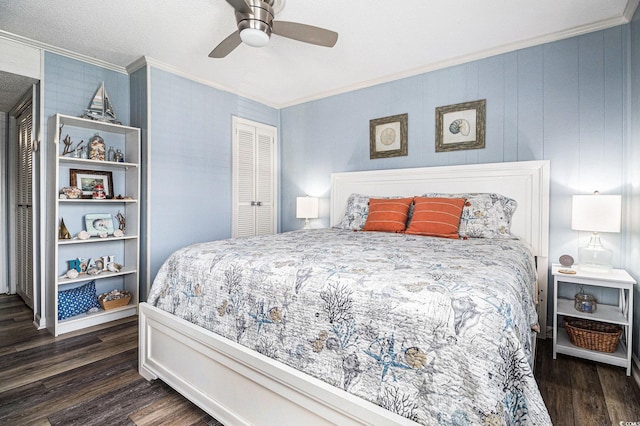 5601 N Ocean Blvd Unit E-113, Myrtle Beach, SC 29577 - bedroom with crown molding, dark wood-style flooring, a closet, and a ceiling fan