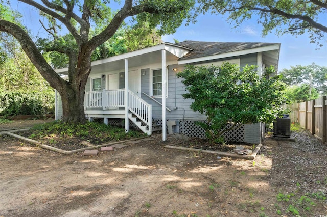 304 1st Ave N, Myrtle Beach, SC 29577 - ranch-style house with a porch