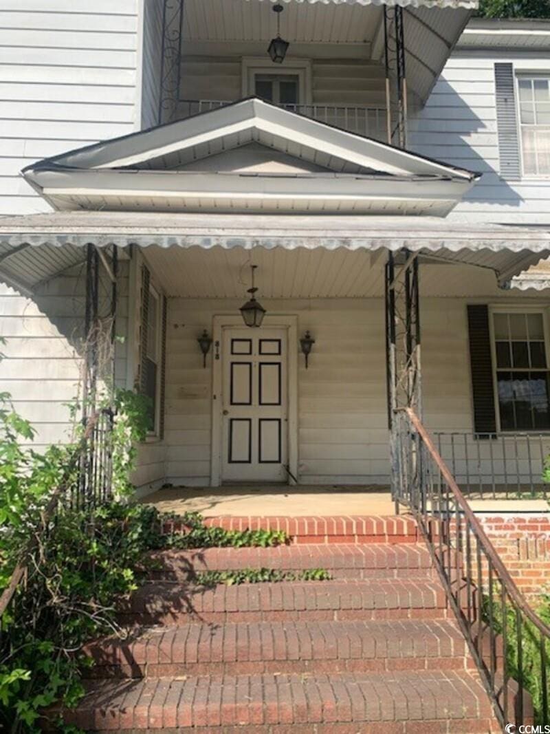 818 Glenn St, Newberry, SC 29108 - entrance to property with a porch