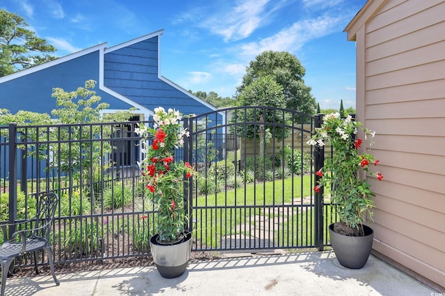 709 Jerdon Cir N, Myrtle Beach, SC 29582 - view of gate