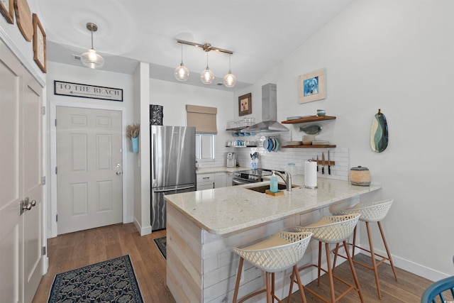 901 W Port Dr Unit 2114, North Myrtle Beach, SC 29582 - kitchen featuring freestanding refrigerator, a peninsula, ventilation hood, backsplash, and a breakfast bar