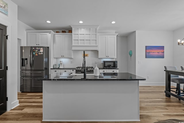 1253 Kenworth Cir, Conway, SC 29526 - kitchen featuring refrigerator with ice dispenser, stainless steel microwave, light wood finished floors, a center island with sink, and recessed lighting